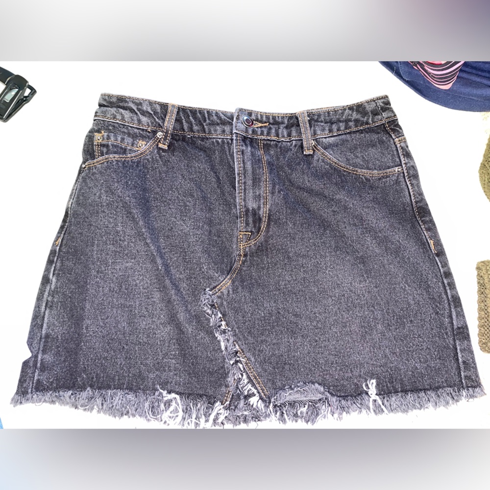 FOREVER 21 Black denim skirt